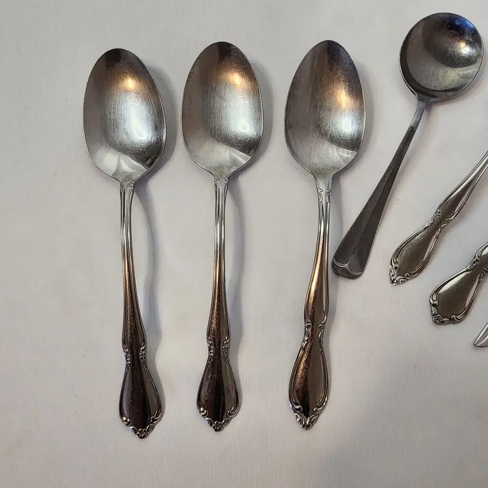 Miscellaneous 15 Piece Utensils Lot Oneida Rogers Spoons Butter Knife Fork